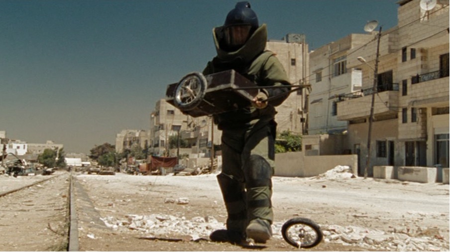 The Lonely Walk in The Hurt Locker (Bigelow 2008)